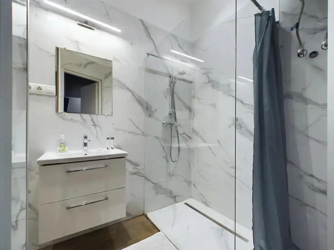Cosy Gray Apartment In Heart Of City Budapest Hungary