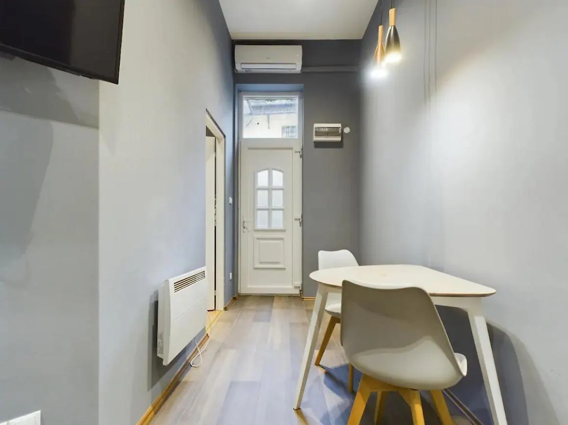 Cosy Gray Apartment In Heart Of City Budapest Hungary